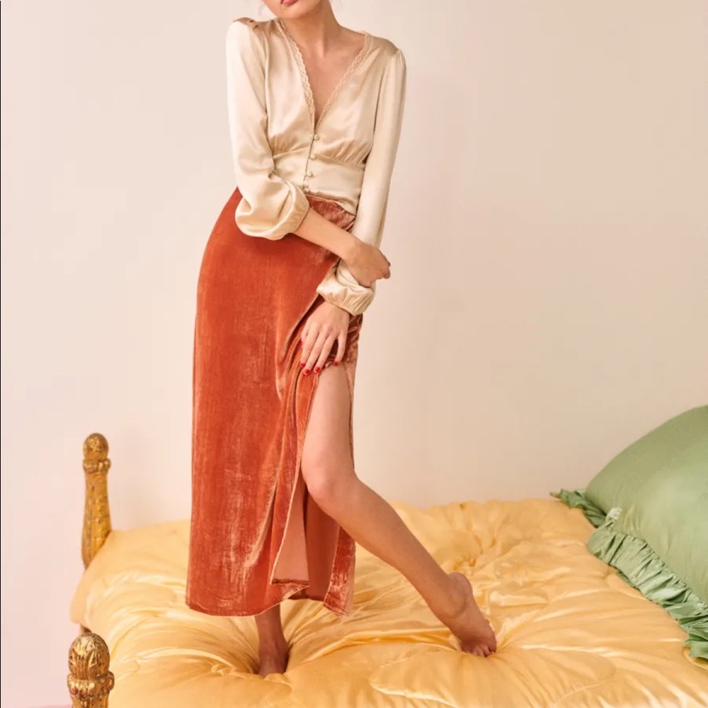 Baylee Reformation Velvet Skirt in Coral